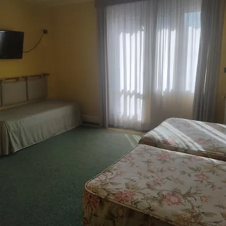 Miono 2* Кастро-Урдиалес