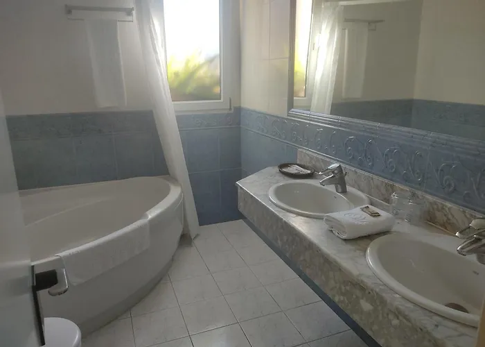 Miono カストロ・ウルディアレス